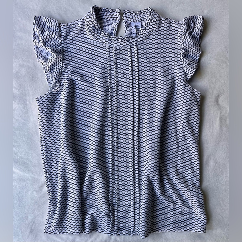 Elle Black & White Geometric Ruffle-Sleeve Top
